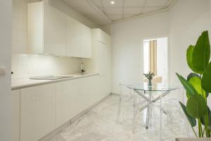 Campana Center Apartments by Valcambre