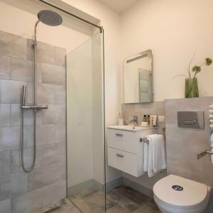 Hidden Gem Suite w Kitchen