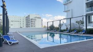 Elegant 2BR - Rooftop Luxe Skyline Escape