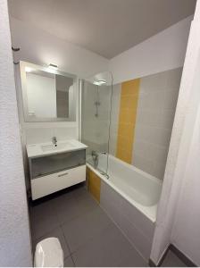 T3 & tous conforts & piscine & sauna & plage