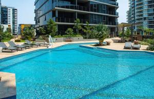 Stylish City View Retreat 2B2B with free parking