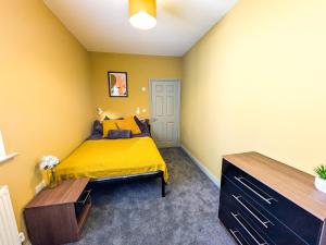 6 Bed Corporate House - 12 Pendennis Park