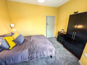 6 Bed Corporate House - 12 Pendennis Park