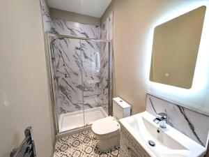 6 Bed Corporate House - 12 Pendennis Park