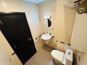 Art Apartment Sleeps 4 Mountain Views