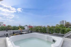 Capitalia Terrace Rooftop Jacuzzi views & Gym