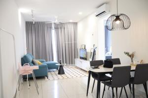COZY KenwingstonThe platz Trail 3BR&2BR For 8PAX wifi free Parkin nice view 1902