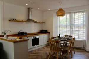 1 Thornbarrow - Spacious Townhouse in Windermere The Lake District
