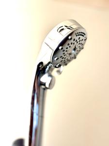 駅徒歩4分 新宿駅7分 バンクシーアートのスタイリッシュルーム