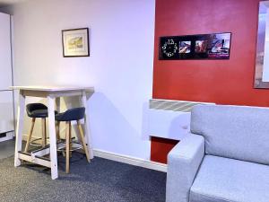 Sterling Luxury Apartment City Centre -Sleeps 4-Juliet Balcony - WiFi