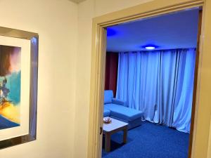 Sterling Luxury Apartment City Centre -Sleeps 4-Juliet Balcony - WiFi