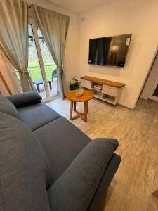 Departamentos De la Cascada, con la mejor vista de San Martín - Ayres del Bosque Alojamientos