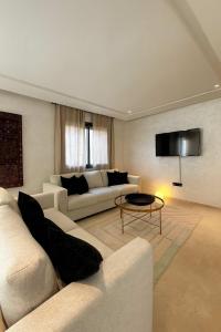 TERRASSE, 2 CHAMBRES SPACIEUSES, 6 COUCHAGES, 2 PiSCINES, PARKING, IDÈAL FAMILLE