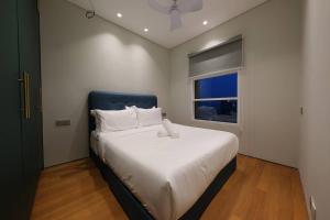 3R2B SkySuites Next to KLCC Twin Tower High Floor