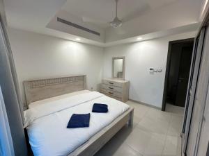 Pinnacle Row Seaview Elegance