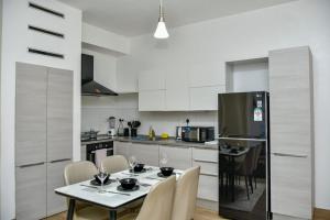 Sapphire Haven, Nova Apartment
