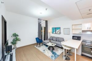 Escape24 Spacious 1BR with Pool View, JVC