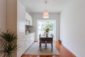 Stunning Designer Flat with Balcony Heart of Porto