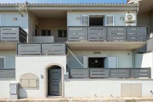 Modern 2BR Retreat in Pula - Bright & Quiet