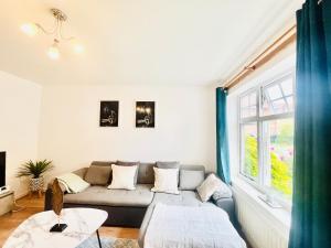 Semi-Detached Holiday Home in Ashford with Spacious Parking in Secure Neighbourhood