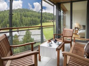 Apartment Residenz Cresta Kulm B26 by Interhome