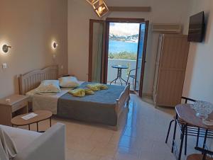 Akrogiali Rooms & Studios