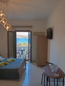 Akrogiali Rooms & Studios