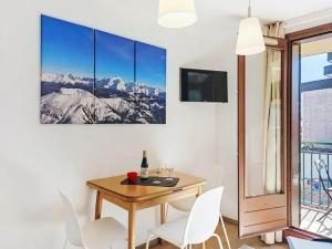 Apartment Blanc Neige by Interhome