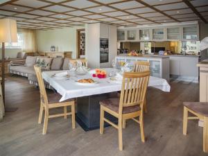 Apartment Chesa Piz Mezdi - St- Moritz by Interhome