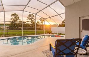 East Orlando Getaway - 3BR2BTH - *Pool *Parking