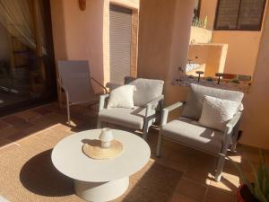 2 bedrooms sea view apartments in La Duquesa