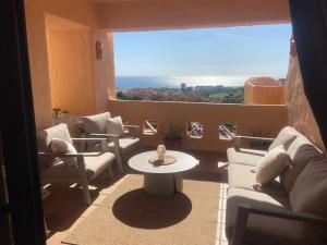 2 bedrooms sea view apartments in La Duquesa