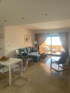 2 bedrooms sea view apartments in La Duquesa