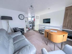 Homely Chalet To Hire In Scratby Nearby The Beach In Norfolk Ref 76166B