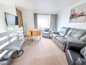 Homely Chalet To Hire In Scratby Nearby The Beach In Norfolk Ref 76166B