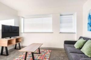 Modern 2BR Haven in Hull City Center