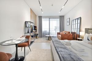 Trillionaire Studio, Canal Views, Private Jacuzzi