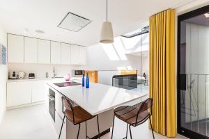 Stylish Townhouse by Primrose Hill