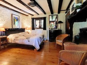 Restored Farmhouse for10 persons with Pool & Airco