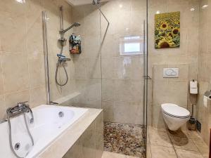 Restored Farmhouse for10 persons with Pool & Airco