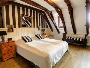 Restored Farmhouse for10 persons with Pool & Airco