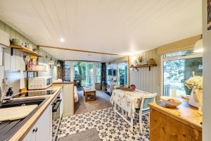 The Hide - Cosy Cabin with hot tub