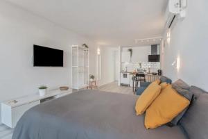 Moderno Estudio con Piscina en Arona - Ideal para Parejas