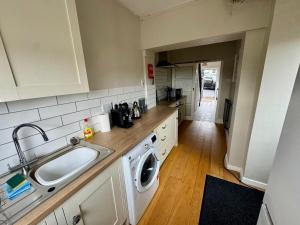 Comfortable 2-Bed Home near Swansea Bay