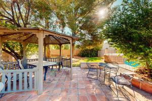 6BR Home with a Private Pool, W and D, and Large Yard