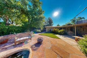 6BR Home with a Private Pool, W and D, and Large Yard