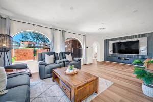 Sienna Arches - Modern Family Haven near Ocean Baths - 4hvězdičkové hotely ve městě The Entrance