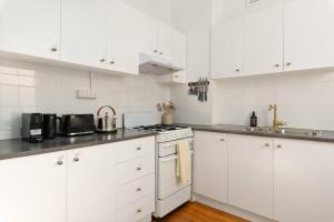 Station House - Victorian Charm amid Newtown Energy