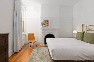 Station House - Victorian Charm amid Newtown Energy