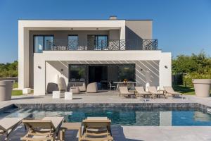 New! Luxury Villa Epic Lumina & Solena 2 heated pool